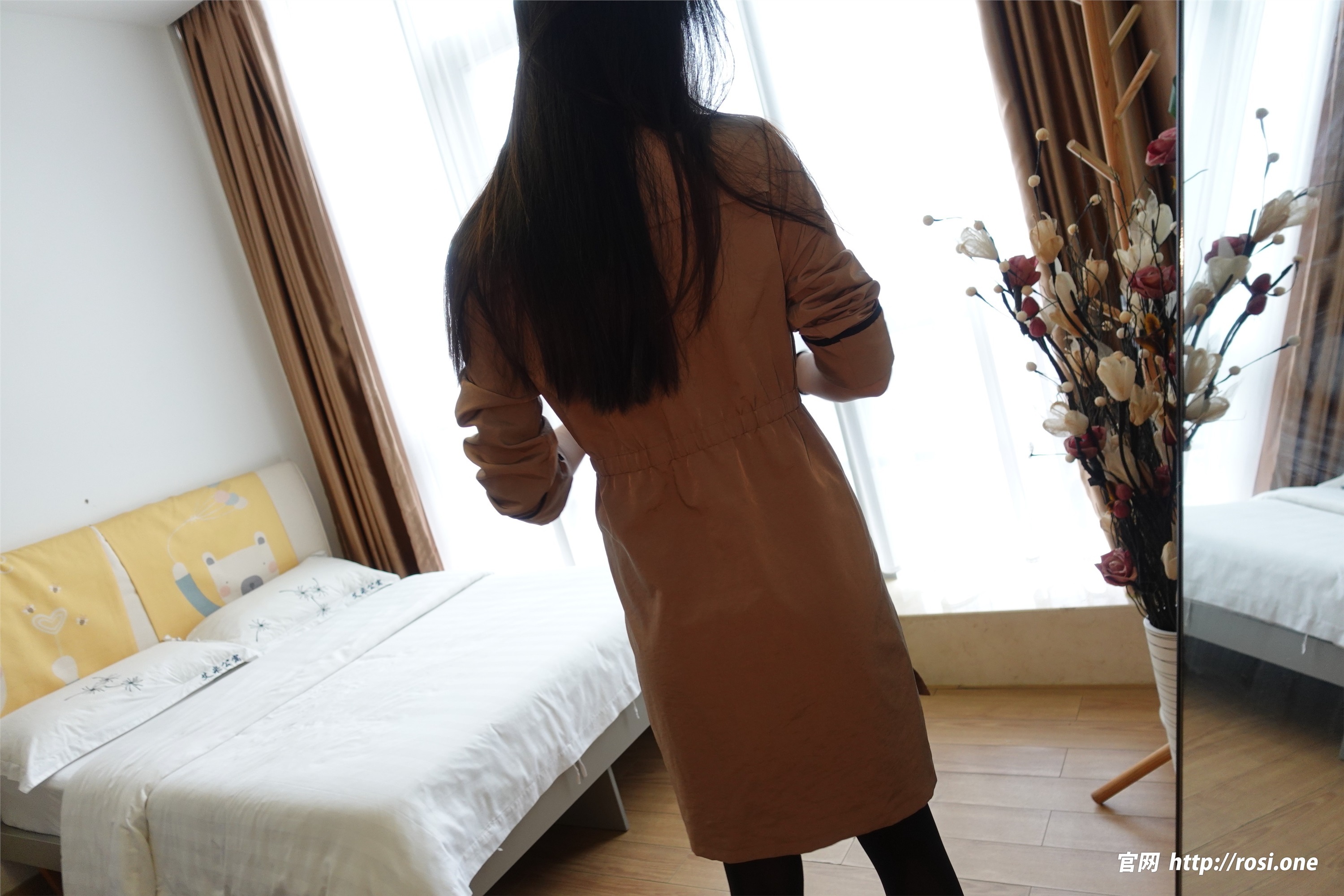 ROSI写真 2022.11.25 NO.4008